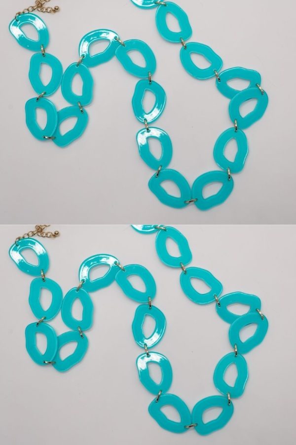 Turquoise Circle Necklace - Image 3